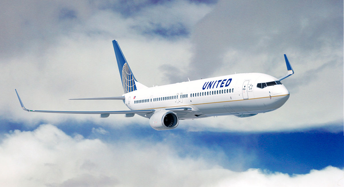 United Airlines Boeing 737 in flight.